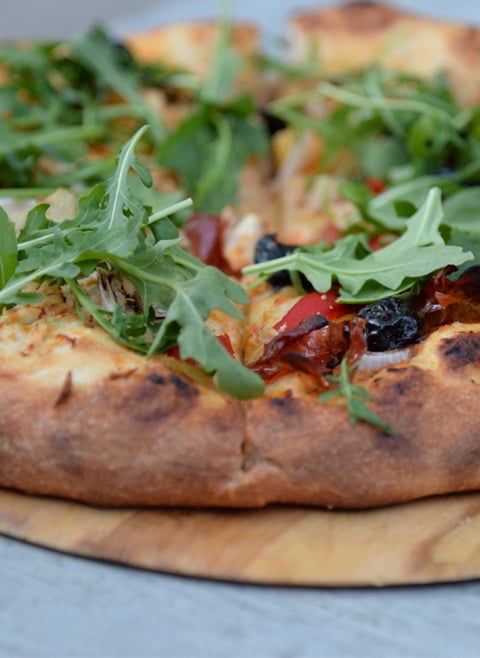 Pizza con verduras y huevo sin gluten y sin lactosa