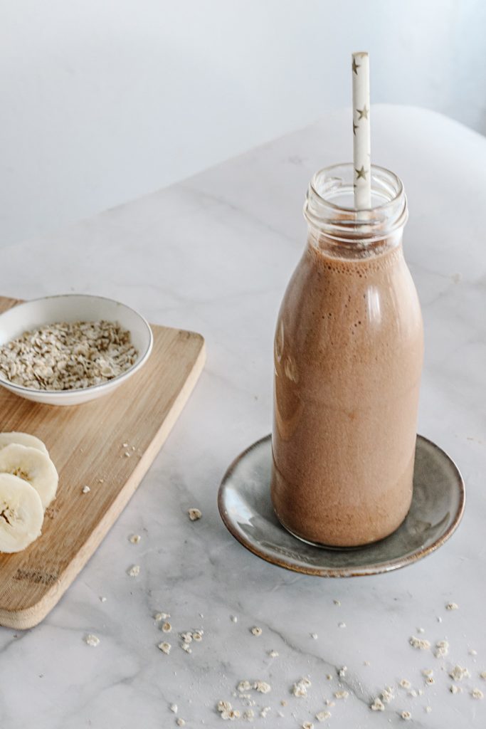 Milchshake aus hafermilch, kakao und banane | Create Recipes | Rezepte ...