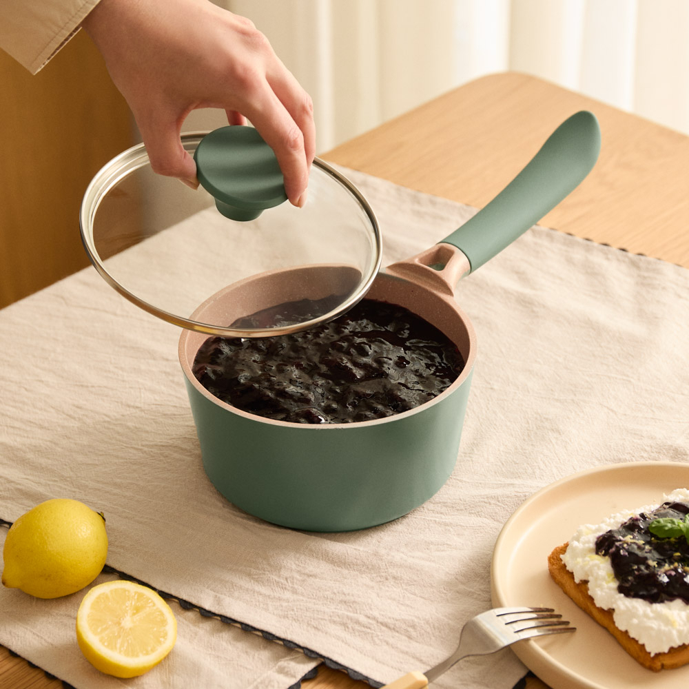 SAUCEPAN STUDIO - Cazo De Aluminio Fundido Con Revestimiento Cerámico Sage