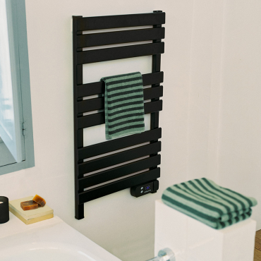 WARM TOWEL - Elektrische Designradiator Voor Op De Vloer Of Aan De Muur 500W Zwart