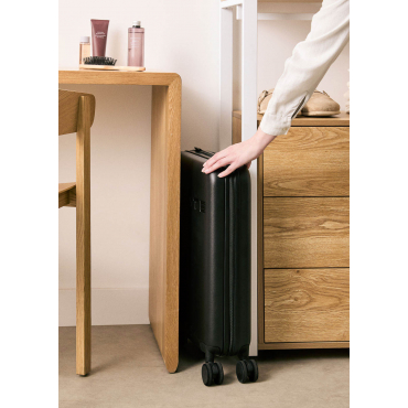 LUGGAGE STUDIO FOLDABLE - Składana Sztywna Walizka Kabinowa Z Poliwęglanu Z Zamkiem TSA I Wielokierunkowymi Kółkami Czarny By CREATE