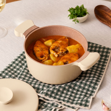 POT STUDIO - Cast aluminium pot with bakelite handle 20cm