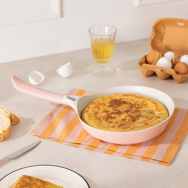PAN STUDIO - Cast Aluminium Frying Pan with Bakelite Handle 24cm